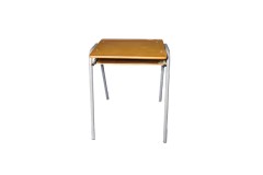 Single-desk-with-shelf